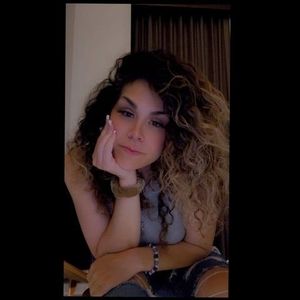 Meet your Posher, Vanessa